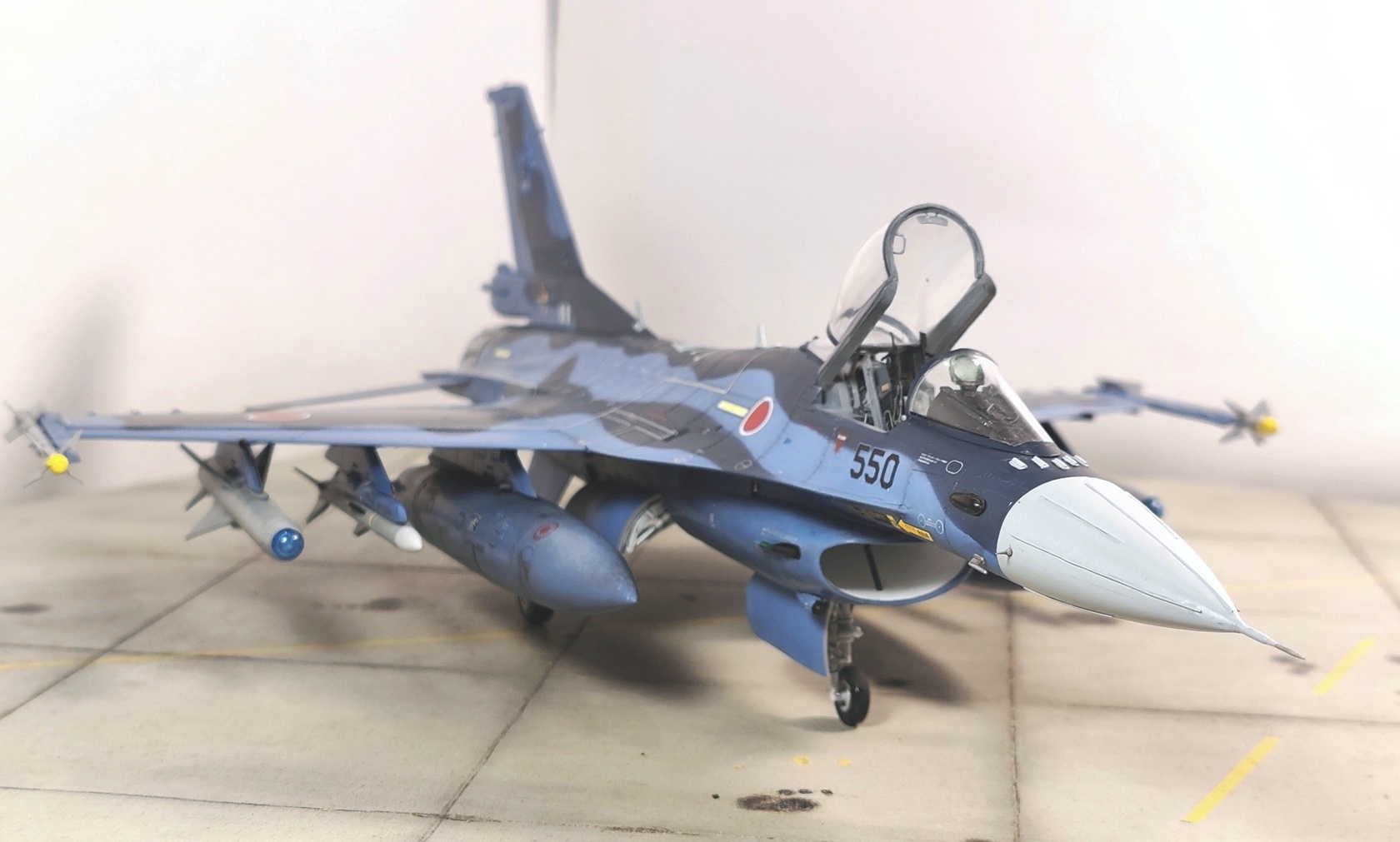 Mitsubishi F-2A © Enrico Bianchi - Click to magnify/shrink Mitsubishi F-2A, Kit Hasegawa, scala 1/48